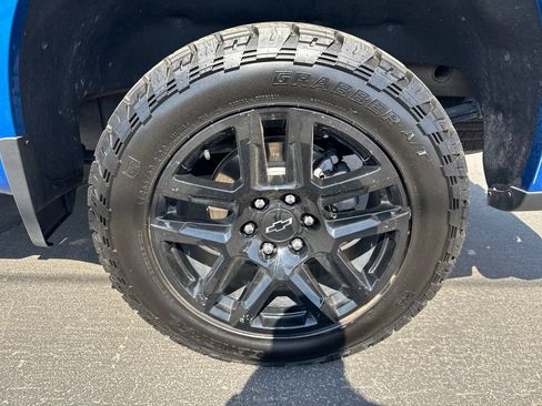 Used 2022 Chevrolet Silverado 1500 Custom w/ LPO, Dark Essentials Package AWD/4WD image 9