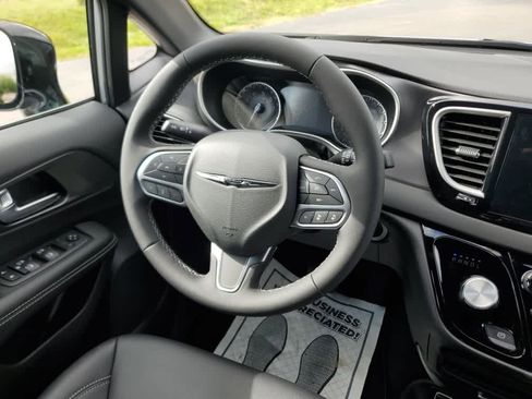 New 2026 Chrysler Voyager LX image 17