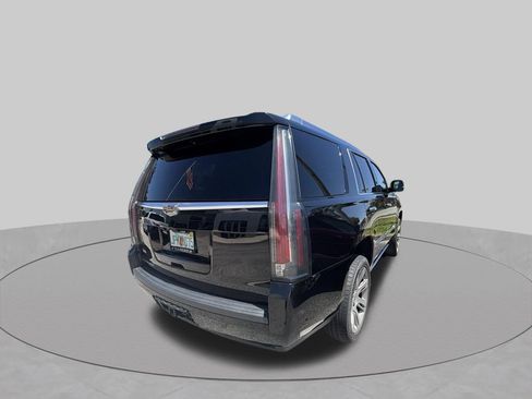 Used 2018 Cadillac Escalade Premium Luxury RWD image 4