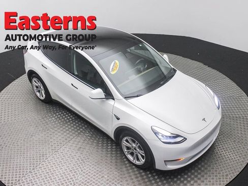 Used 2021 Tesla Model Y Long Range AWD/4WD image 3