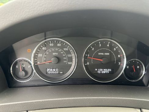 Used 2010 Jeep Grand Cherokee Laredo w/ Popular Equipment Group AWD/4WD image 12