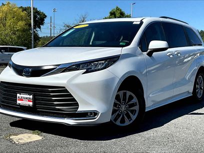 Used 2023 Toyota Sienna XLE