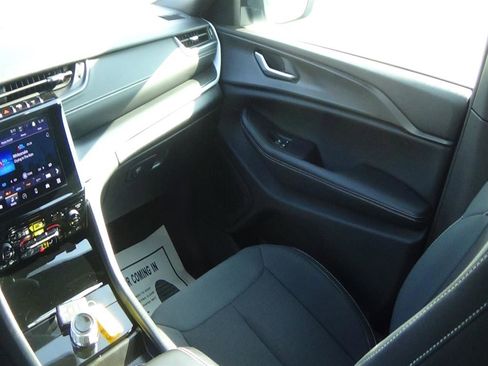 Used 2023 Jeep Grand Cherokee L Laredo image 14