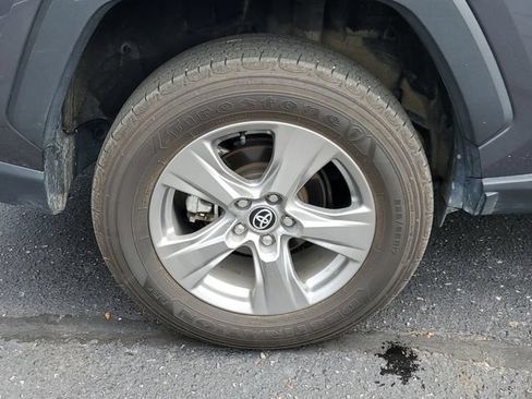 Used 2025 Toyota RAV4 XLE AWD/4WD image 5