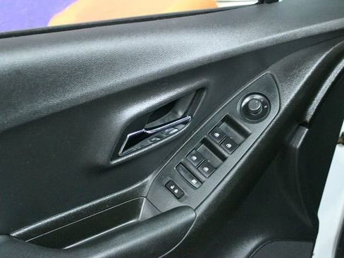 Used 2019 Chevrolet Trax LT image 13