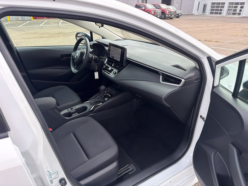 Used 2025 Toyota Corolla LE FWD image 13