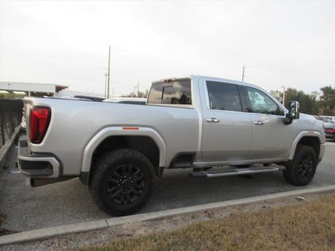 Used 2023 GMC Sierra 3500 Denali image 4