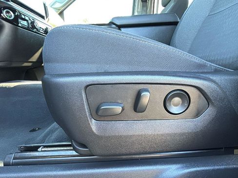 Certified 2025 Chevrolet Silverado 1500 LT image 24