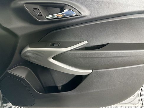 Used 2024 Chevrolet Trax LS FWD image 29