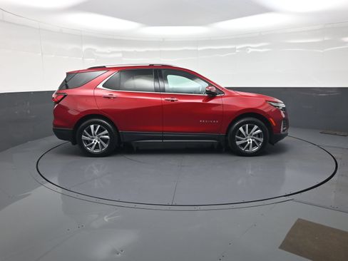 Used 2024 Chevrolet Equinox Premier AWD/4WD image 2