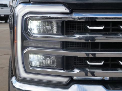 Used 2023 Ford F250 Lariat w/ Chrome Package image 10