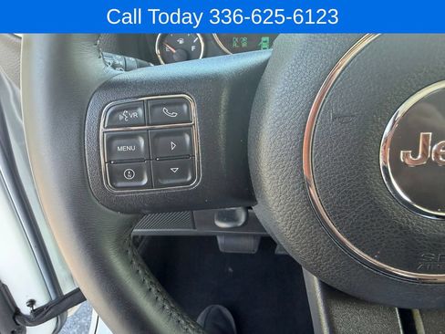 Used 2017 Jeep Wrangler Unlimited Rubicon w/ Connectivity Group AWD/4WD image 21