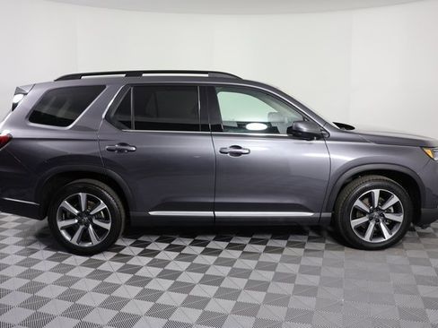 Used 2025 Honda Pilot Elite image 9