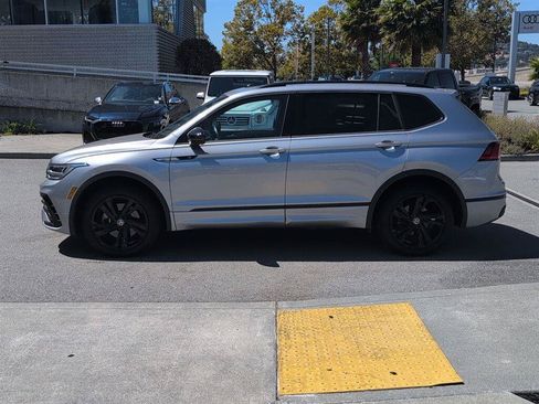 Used 2023 Volkswagen Tiguan SE R-Line AWD/4WD image 9