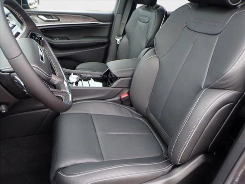 New 2025 Jeep Grand Cherokee L Overland w/ Luxury Tech Group IV image 12