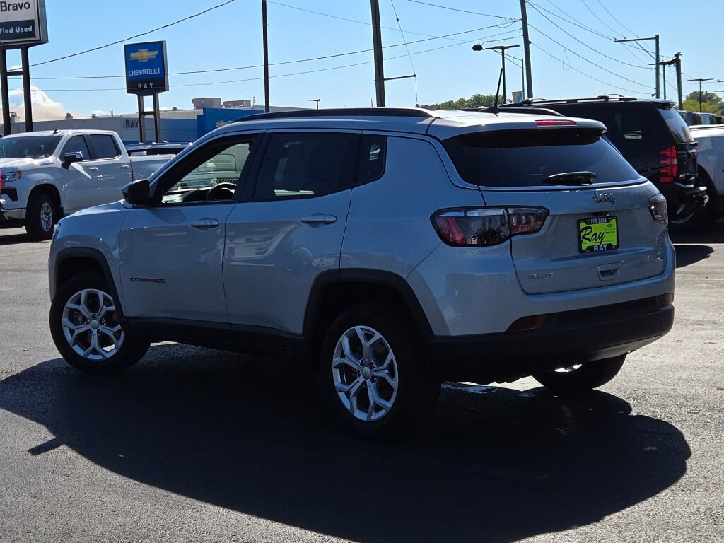 Used 2024 Jeep Compass Latitude AWD/4WD image 17