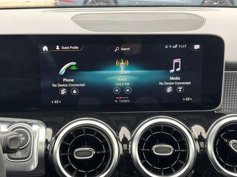 Used 2021 Mercedes-Benz GLB 250 GLB 250 4MATIC SUV image 21