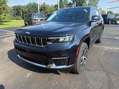 Used 2023 Jeep Grand Cherokee L Limited w/ Luxury Tech Group II AWD/4WD image 7