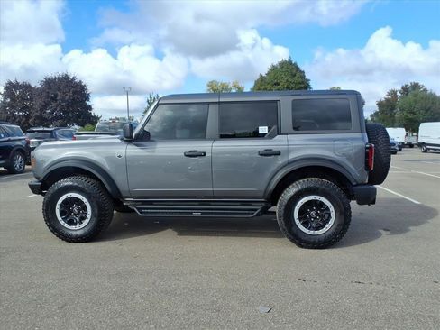 Used 2023 Ford Bronco Big Bend w/ Sasquatch Package image 2