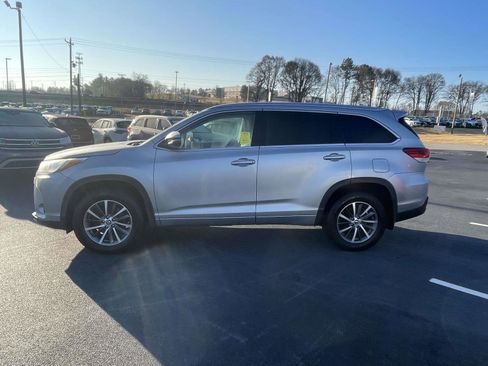 Used 2018 Toyota Highlander XLE image 6