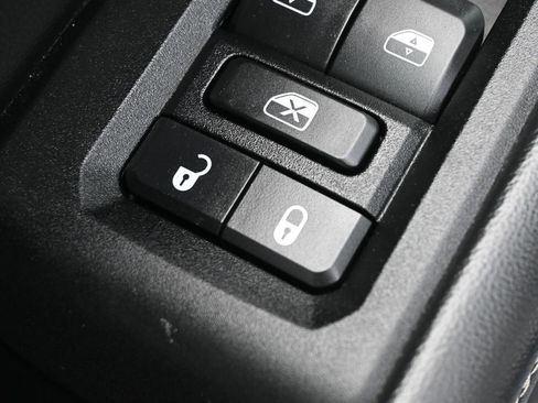 Used 2023 Jeep Grand Cherokee Limited w/ Black Appearance Package image 16