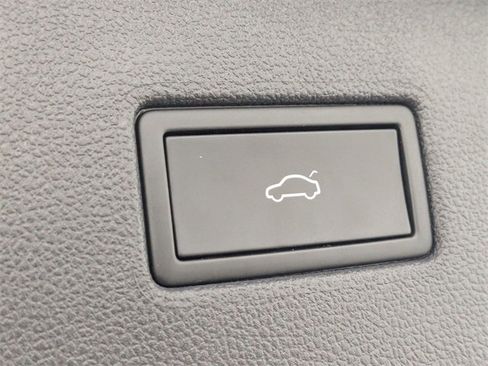 Used 2022 Volkswagen Tiguan SE image 31