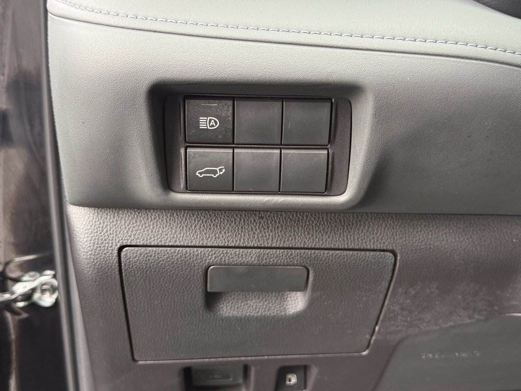 Used 2023 Toyota Highlander XLE AWD/4WD image 14