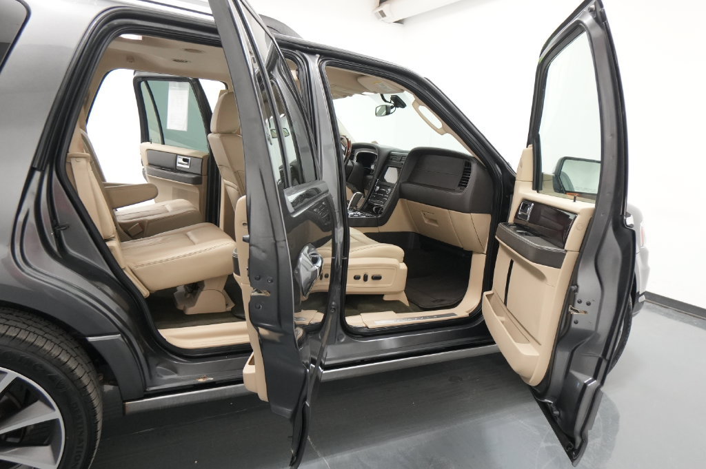 Used 2017 Lincoln Navigator Reserve AWD/4WD image 30