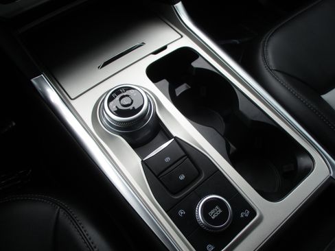 Used 2023 Ford Explorer XLT w/ Equipment Group 202A image 33