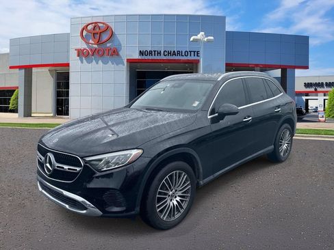 Used 2024 Mercedes-Benz GLC 300 4MATIC image 3