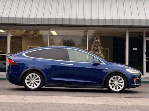 Used 2017 Tesla Model X 75D image 5