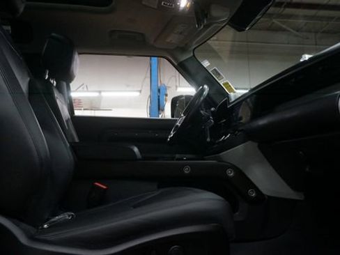 Used 2023 Land Rover Defender 90 S image 37