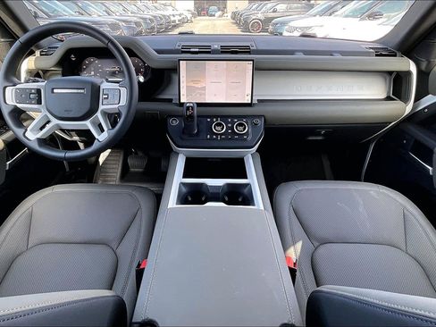 Used 2025 Land Rover Defender 90 X-Dynamic SE AWD/4WD image 15