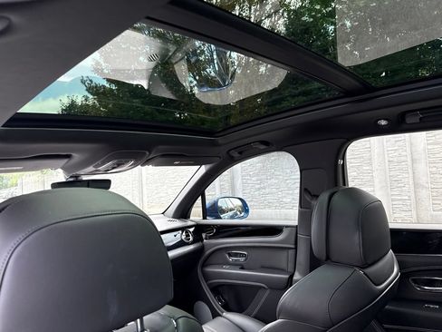 Used 2021 Bentley Bentayga AWD/4WD image 20
