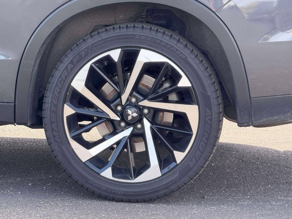 Used 2024 Mitsubishi Outlander SE Black Edition FWD image 9