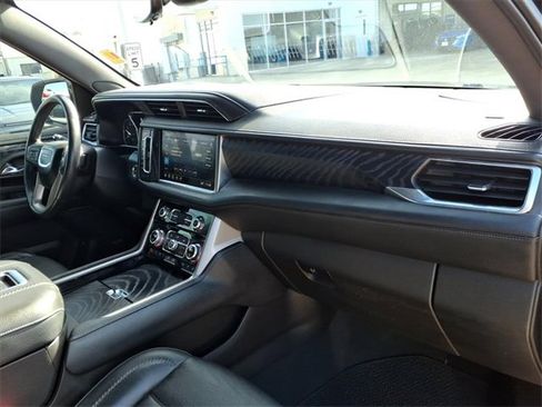 Used 2021 GMC Yukon Denali w/ Denali Premium Package image 16