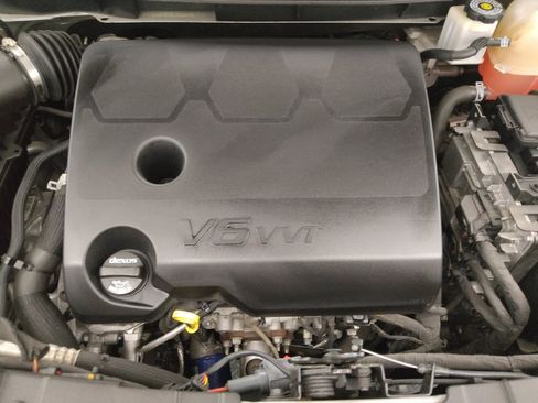 Used 2021 Chevrolet Traverse LT FWD image 30