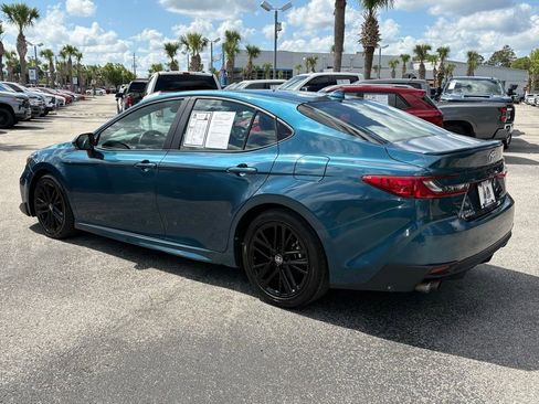 Used 2025 Toyota Camry SE FWD image 5