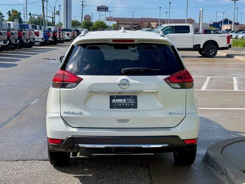 Used 2018 Nissan Rogue SV w/ Premium Package AWD/4WD image 5