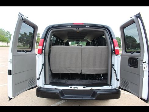 Used 2025 Chevrolet Express 3500 LS RWD image 8
