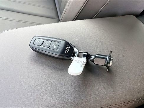 Used 2025 Audi Q5 Premium w/ Convenience Package image 35