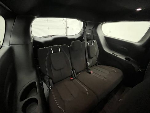Used 2023 Chrysler Pacifica Touring FWD image 34