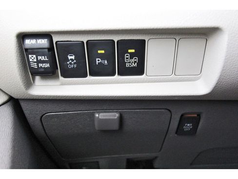 Used 2016 Toyota Sienna XLE Premium FWD image 22
