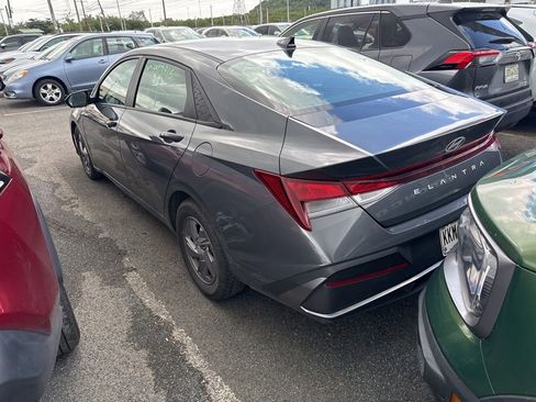 Used 2024 Hyundai Elantra SE FWD image 3