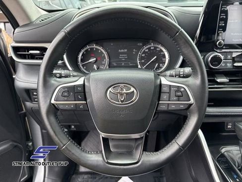 Used 2022 Toyota Highlander XLE image 37