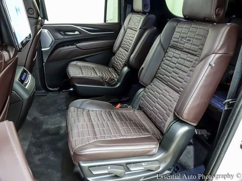 Certified 2023 Cadillac Escalade ESV Premium Luxury Platinum w/ Heavy-Duty Trailer Package image 10