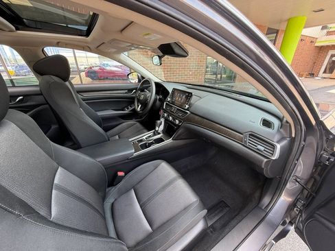 Used 2020 Honda Accord EX image 24