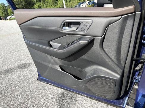 Certified 2023 Nissan Rogue Platinum AWD/4WD image 15