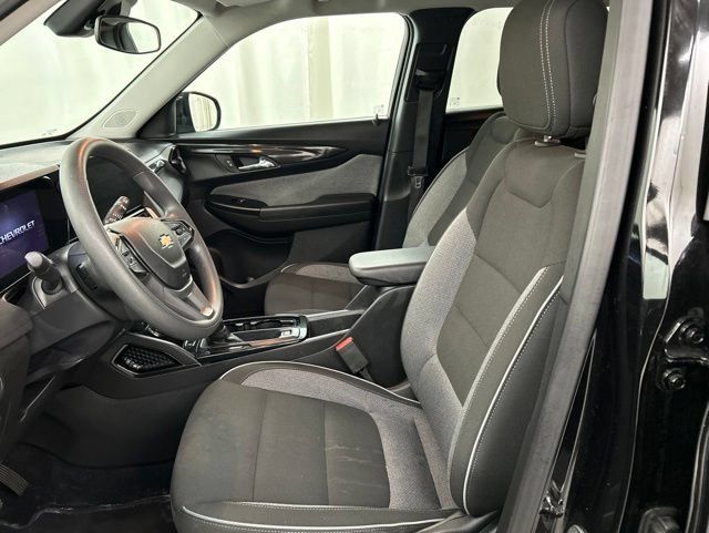 Used 2025 Chevrolet TrailBlazer LT AWD/4WD image 6