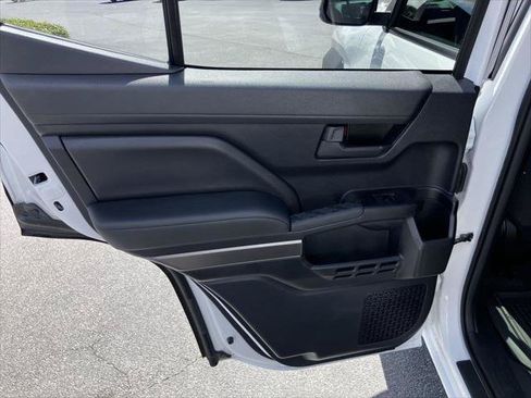 Certified 2025 Toyota 4Runner SR5 AWD/4WD image 21